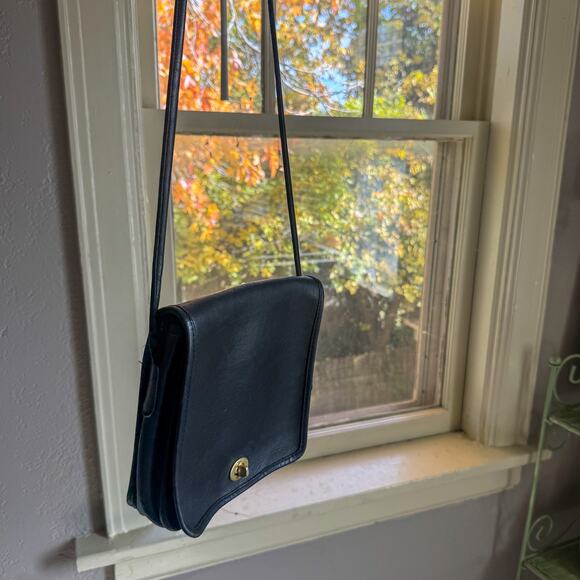 🖤 Classic VTG COACH 3105 Black Leather Pocket Purse Brass Turnlock Crossbody - Picture 2 of 15